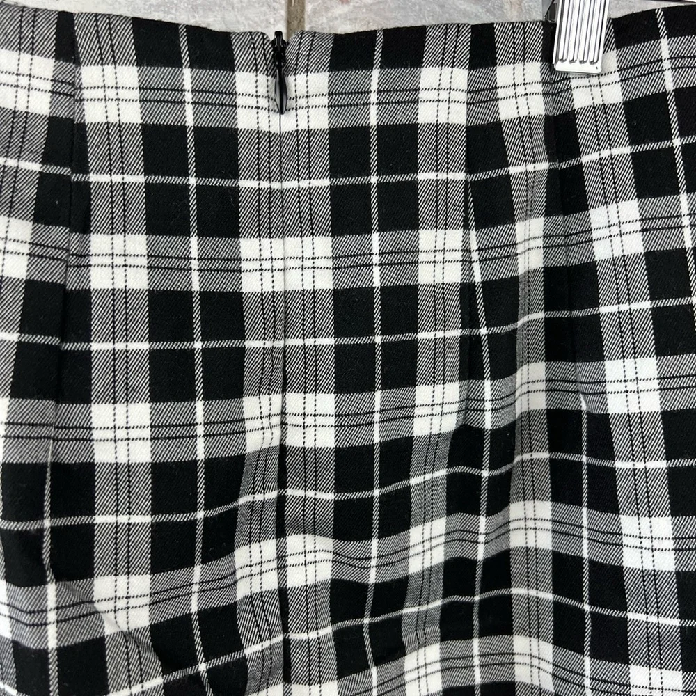 Brandy Melville | Black and White Plaid Mini Skirt - Picture 7 of 9